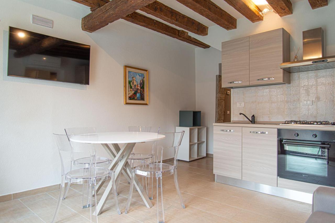 Ca' Leoncino - Venice Canal Front Apartment Veneza Exterior foto