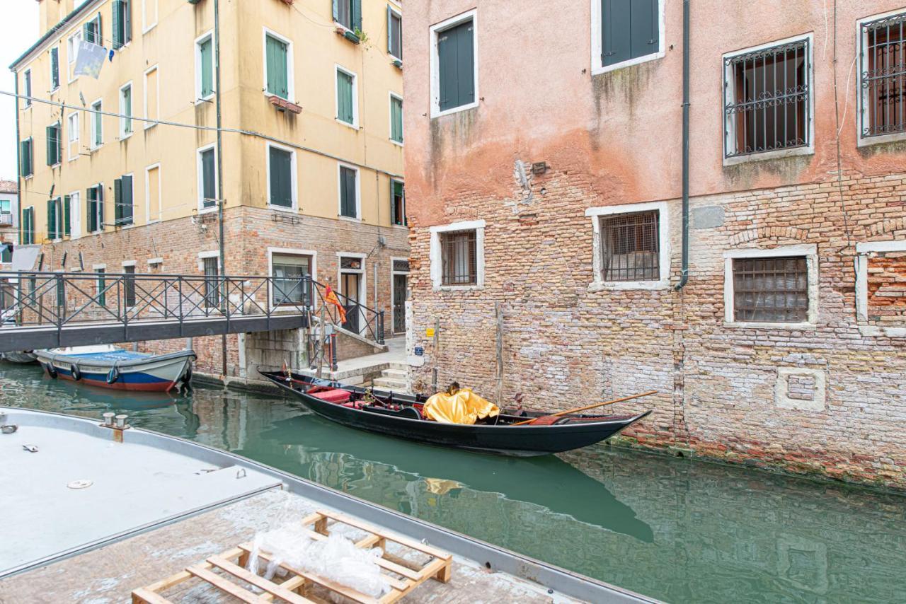 Ca' Leoncino - Venice Canal Front Apartment Veneza Exterior foto