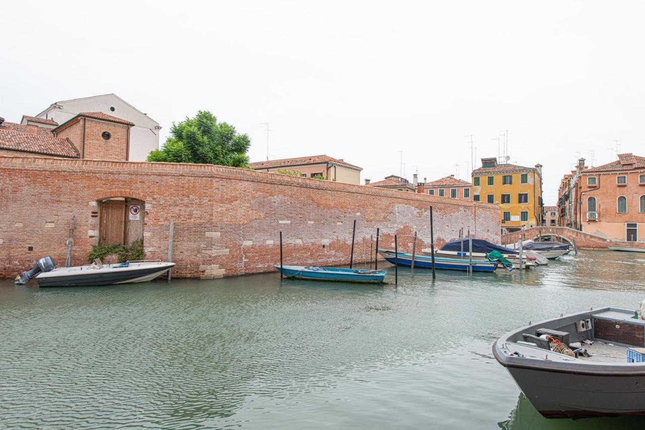 Ca' Leoncino - Venice Canal Front Apartment Veneza Exterior foto