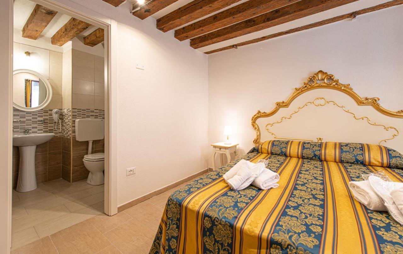 Ca' Leoncino - Venice Canal Front Apartment Veneza Exterior foto