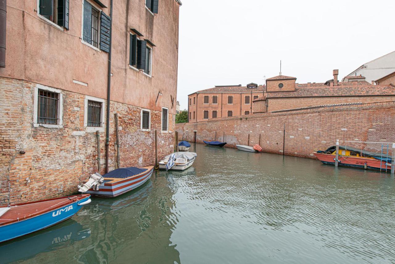 Ca' Leoncino - Venice Canal Front Apartment Veneza Exterior foto
